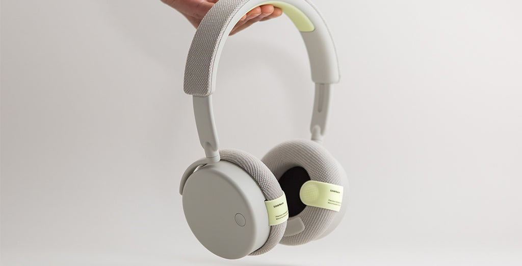 MINIMALISTIC KITCHEN WHITE WOODEN WALLS